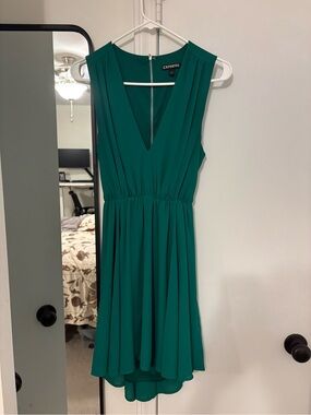 Express Green V-Neck Pleated Dress